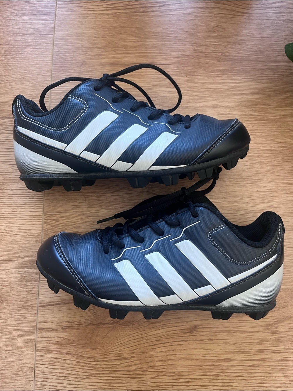 Kids Size 1 Adidas soccer cleats